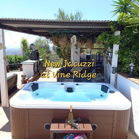 Vine Ridge Studio, Apartment&Pool side Studio Comares Esterno foto