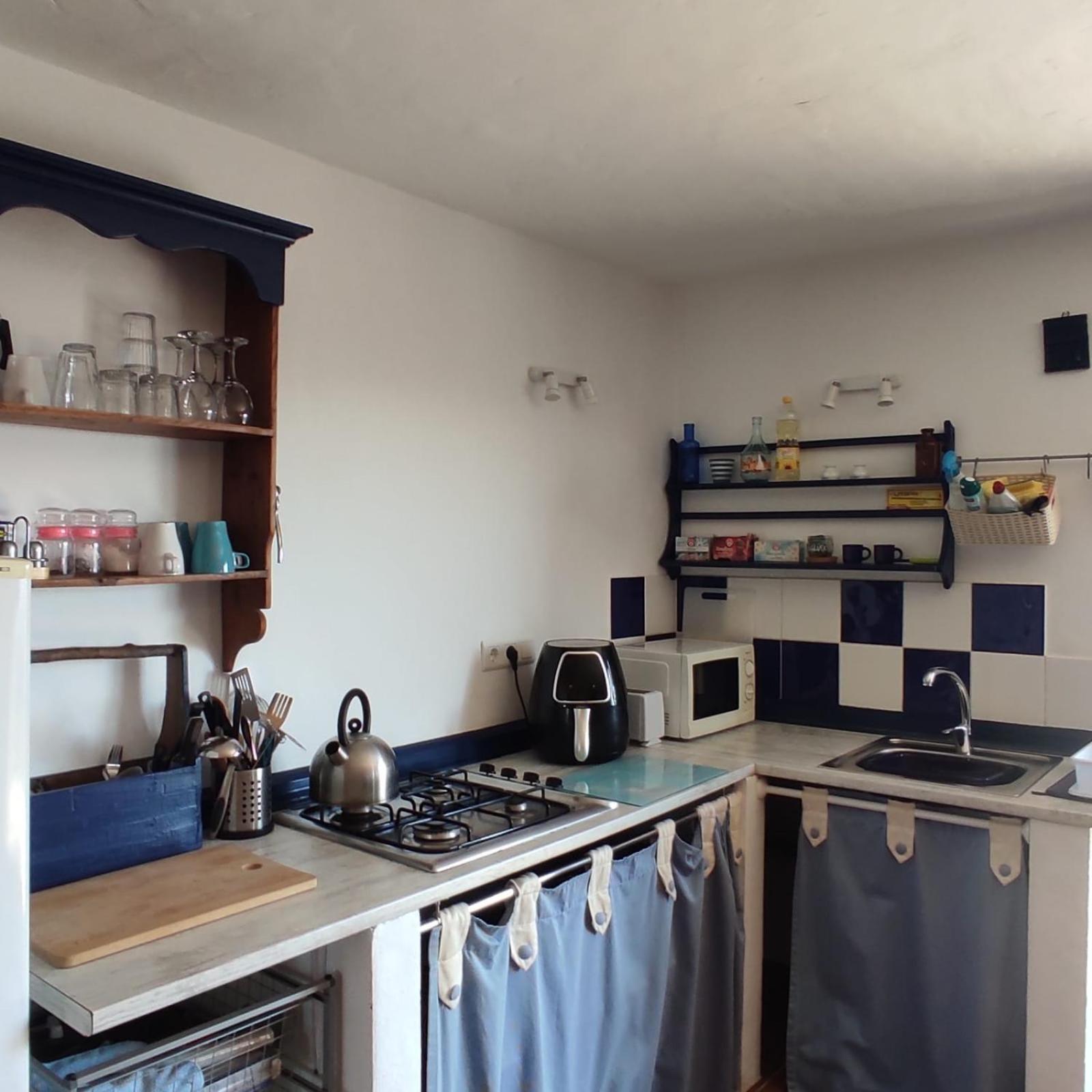Vine Ridge Studio, Apartment&Pool side Studio Comares Esterno foto