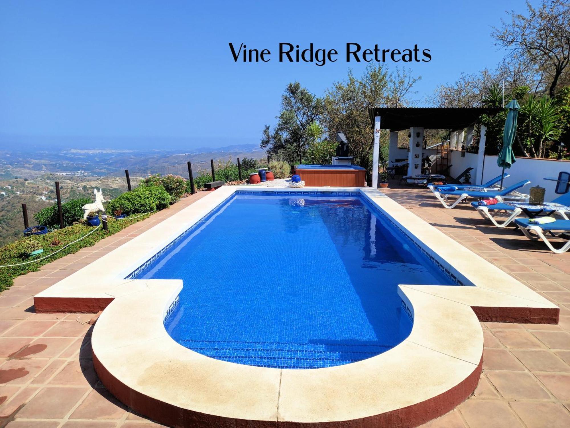 Vine Ridge Studio, Apartment&Pool side Studio Comares Esterno foto
