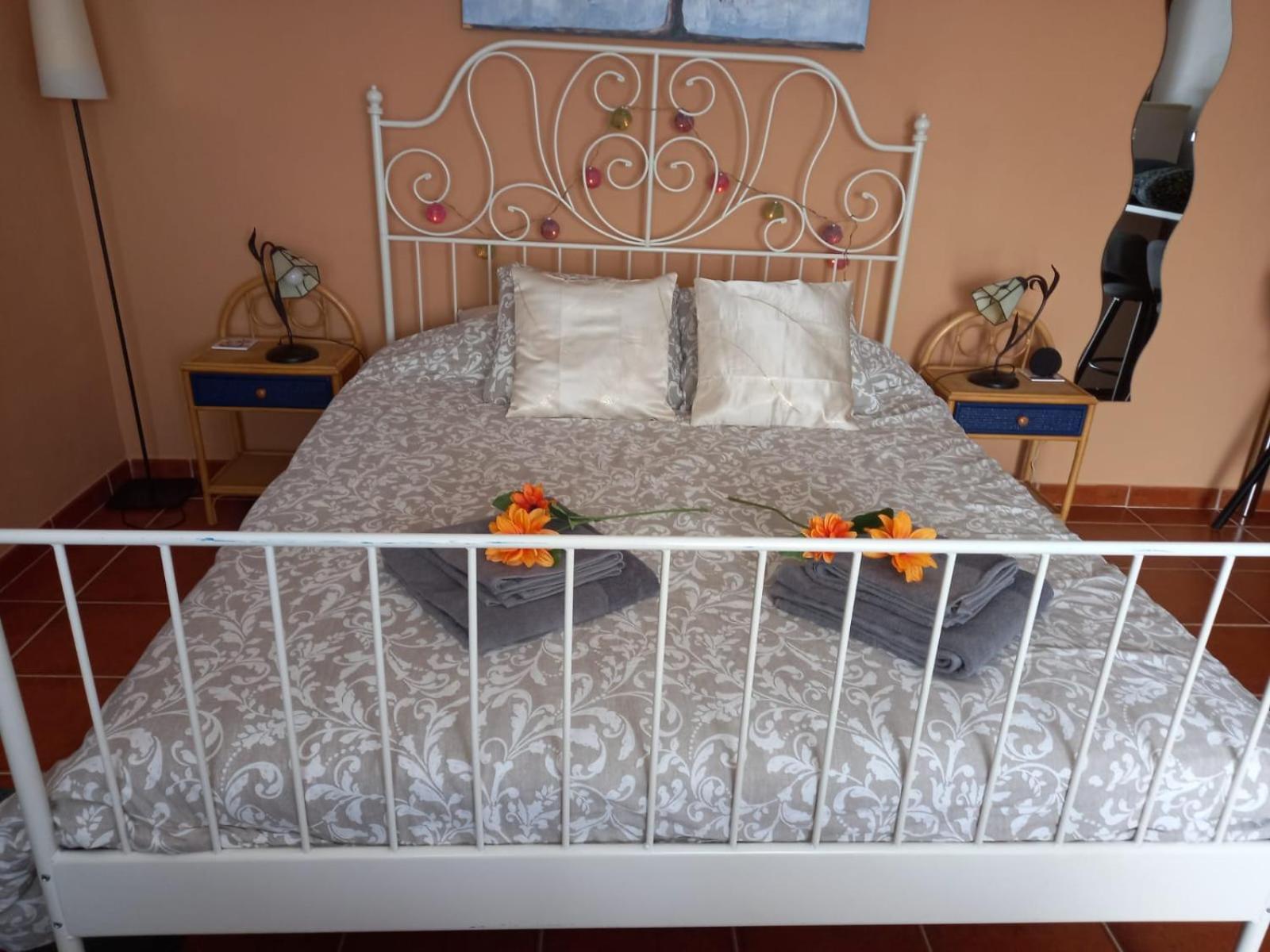 Vine Ridge Studio, Apartment&Pool side Studio Comares Esterno foto