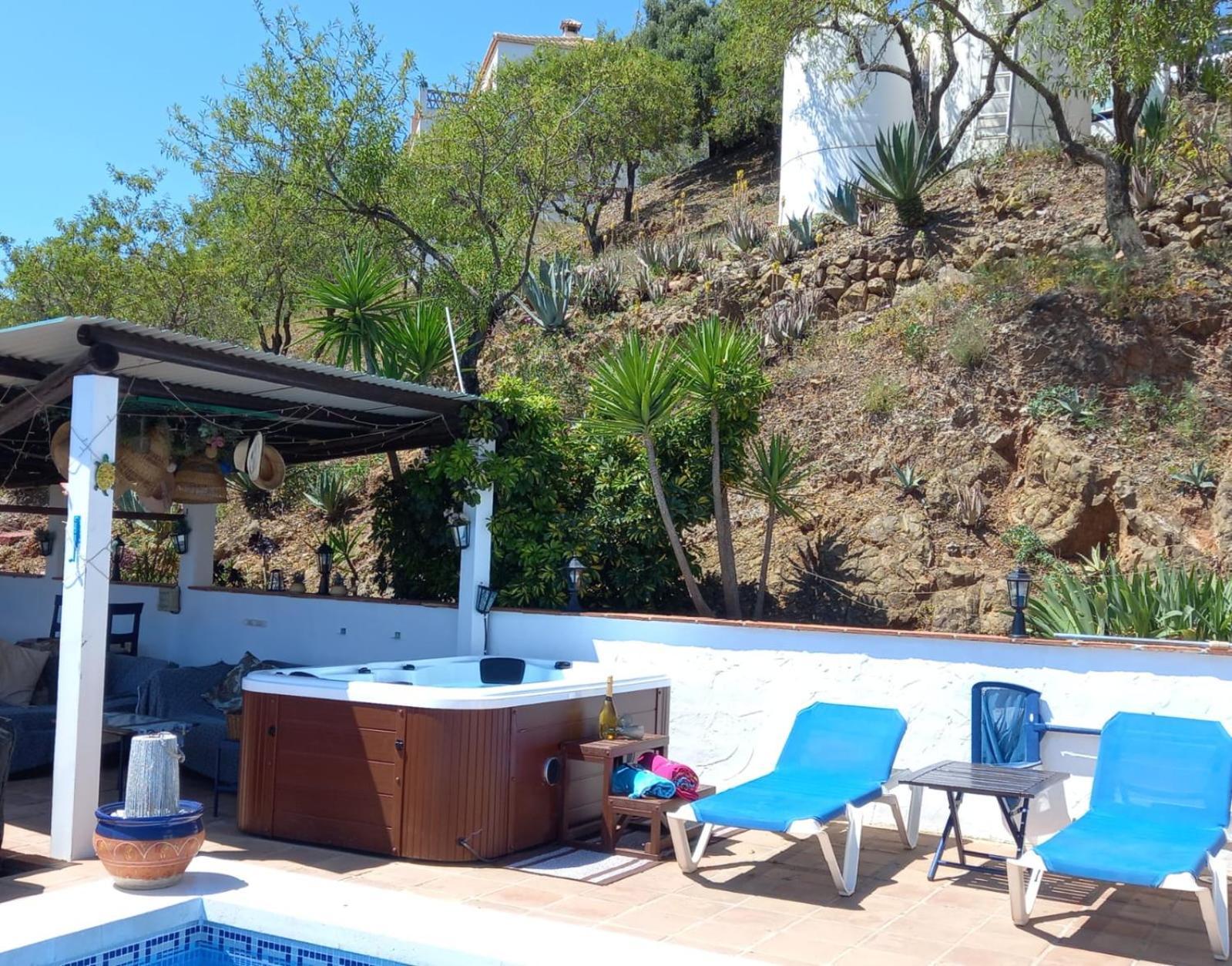 Vine Ridge Studio, Apartment&Pool side Studio Comares Esterno foto