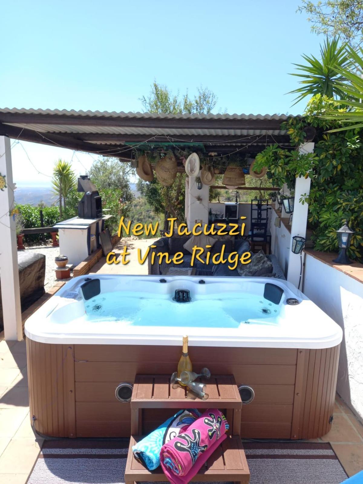 Vine Ridge Studio, Apartment&Pool side Studio Comares Esterno foto
