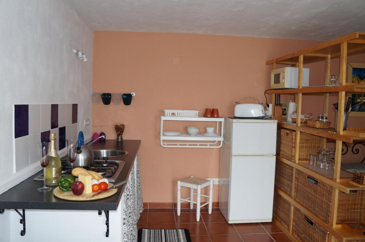 Vine Ridge Studio, Apartment&Pool side Studio Comares Esterno foto
