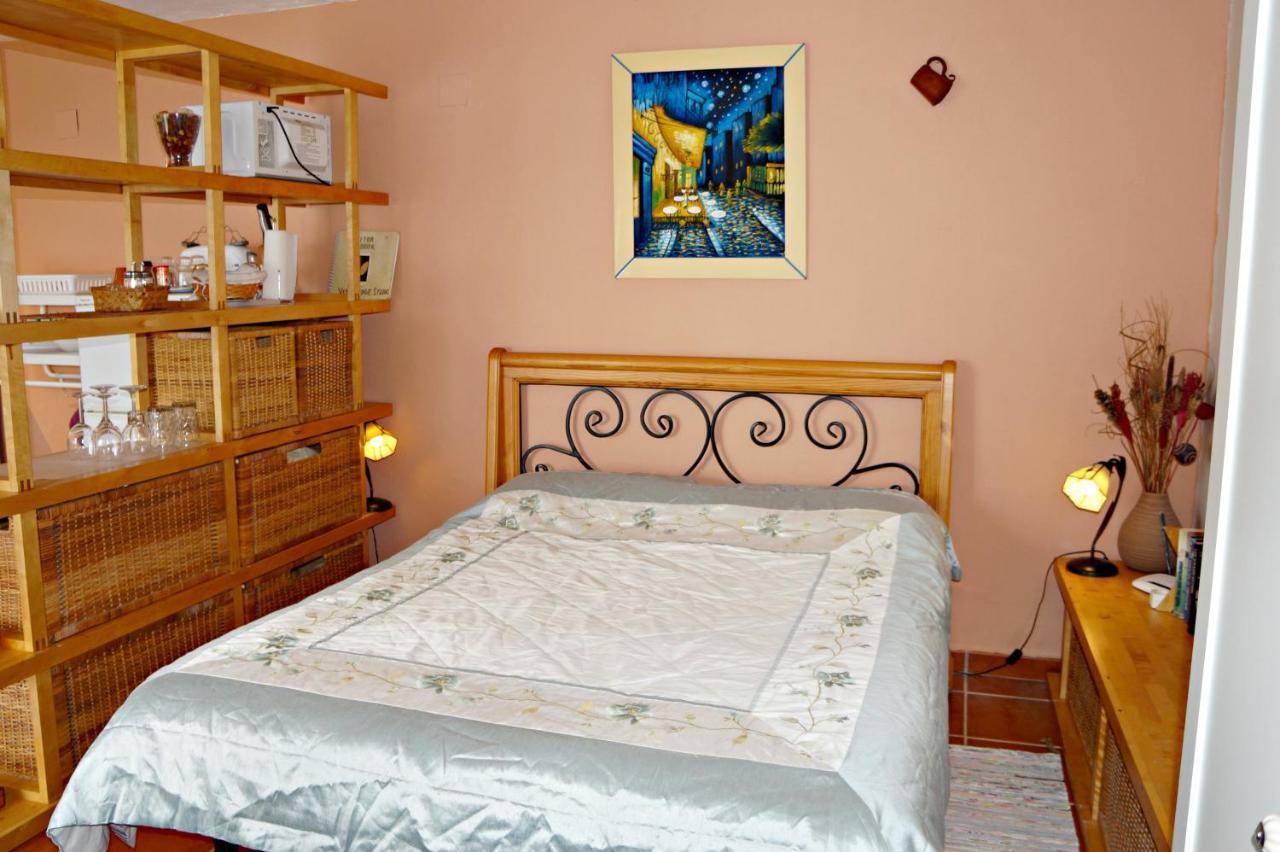 Vine Ridge Studio, Apartment&Pool side Studio Comares Esterno foto